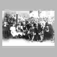 111-3185 Tagung der ev. Juenglingsvereine in Wehlau im Juni 1924. Speisung auf dem Schulhof der Maedchenschule.jpg